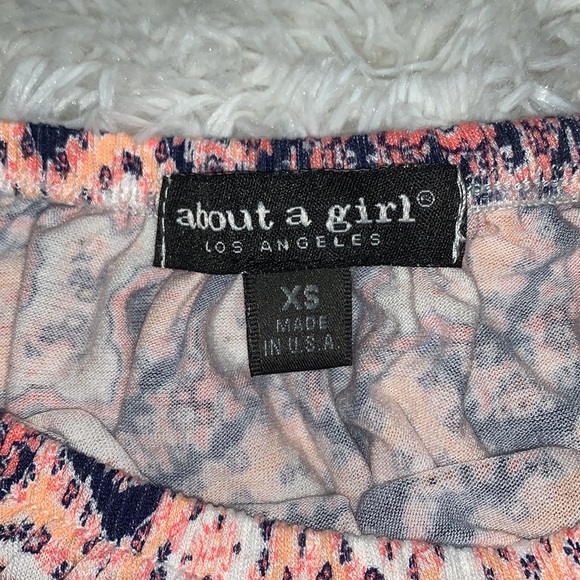 OFF THE SHOULDER CROPPED TOP!! soft and stretchy!! - Picture 2 of 3